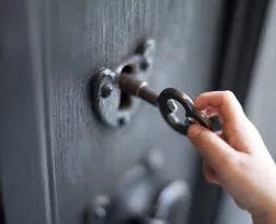 City Locksmith Store Kansas City, MO 816-826-3081 - 14-Unlock-Door